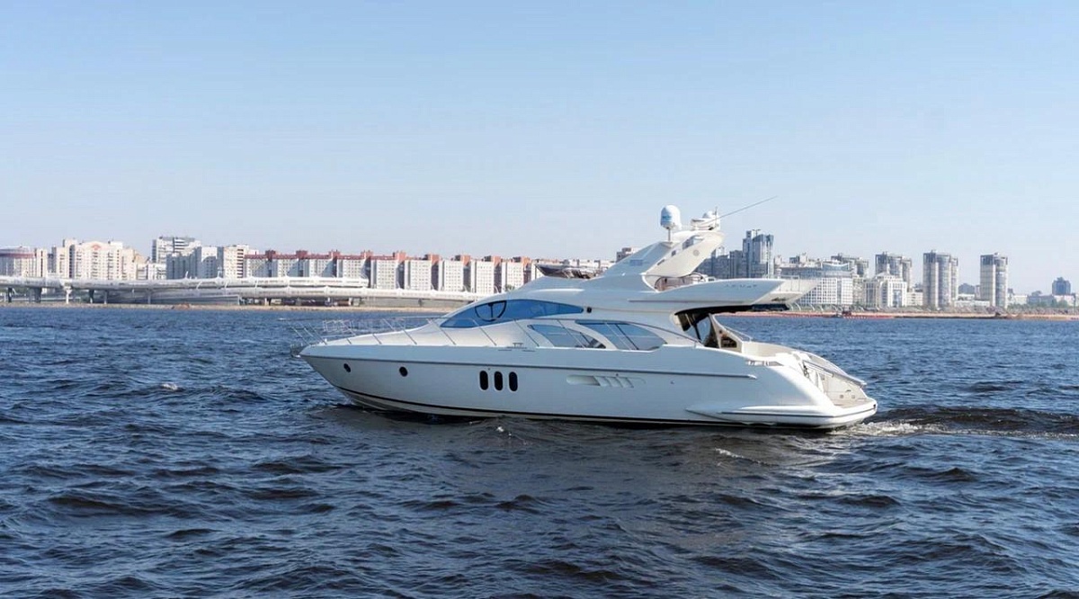 Аренда моторной яхты Azimut 55 в Питере